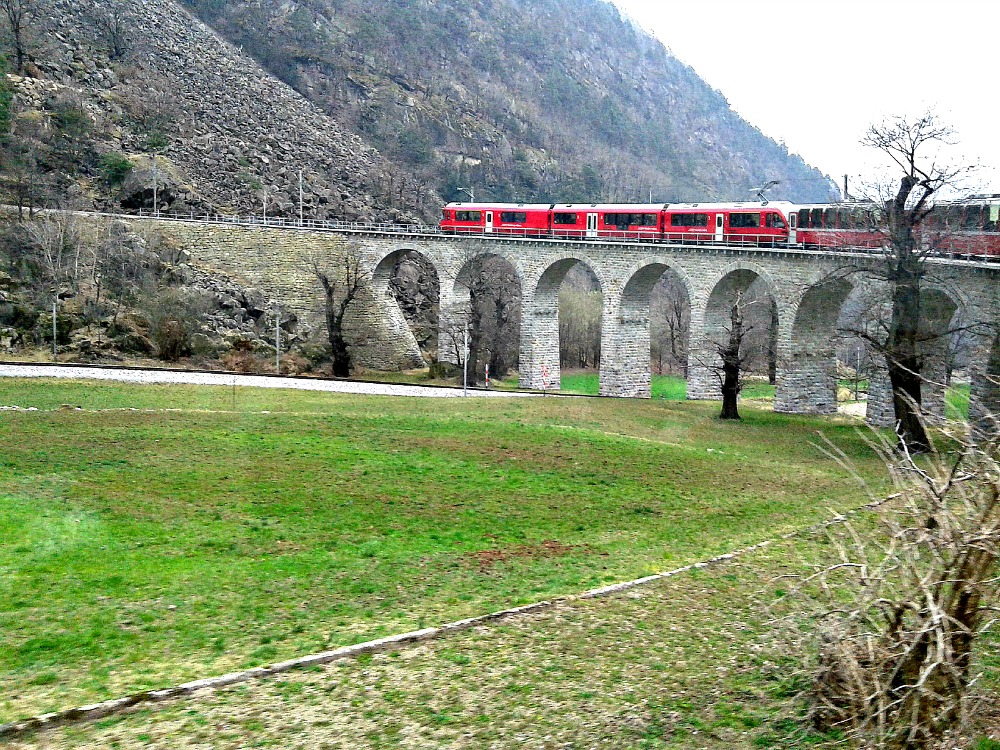 trenino-rosso-del-bernina-viadotto-di-brusio-foto-di-Tiziana-Bergantin-A508